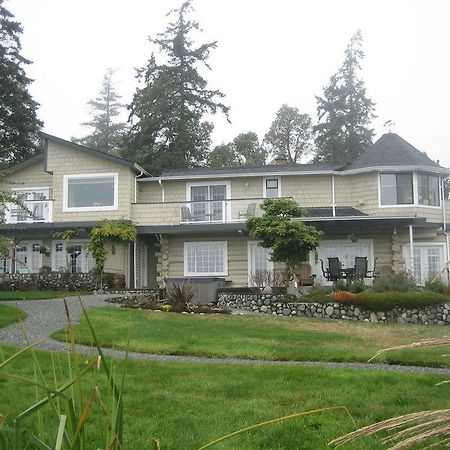 The Lodge At Weir'S Beach Metchosin Екстериор снимка