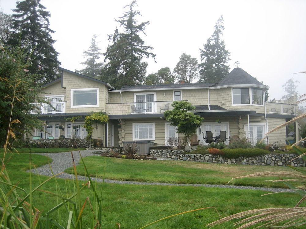 The Lodge At Weir'S Beach Metchosin Екстериор снимка