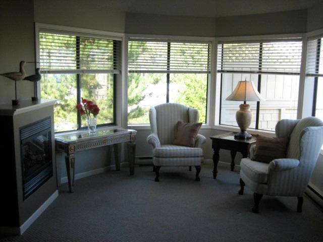 The Lodge At Weir'S Beach Metchosin Екстериор снимка