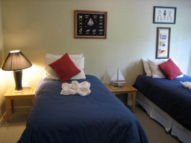 The Lodge At Weir'S Beach Metchosin Стая снимка