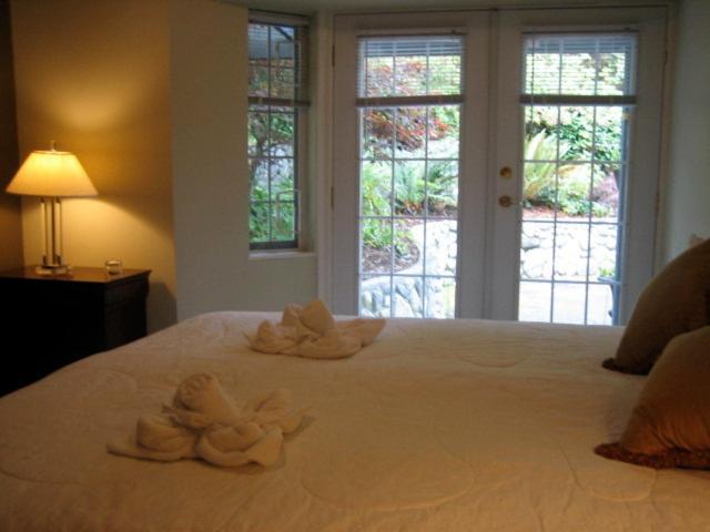 The Lodge At Weir'S Beach Metchosin Екстериор снимка
