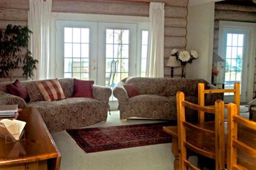 The Lodge At Weir'S Beach Metchosin Екстериор снимка