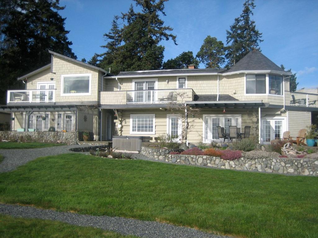 The Lodge At Weir'S Beach Metchosin Екстериор снимка