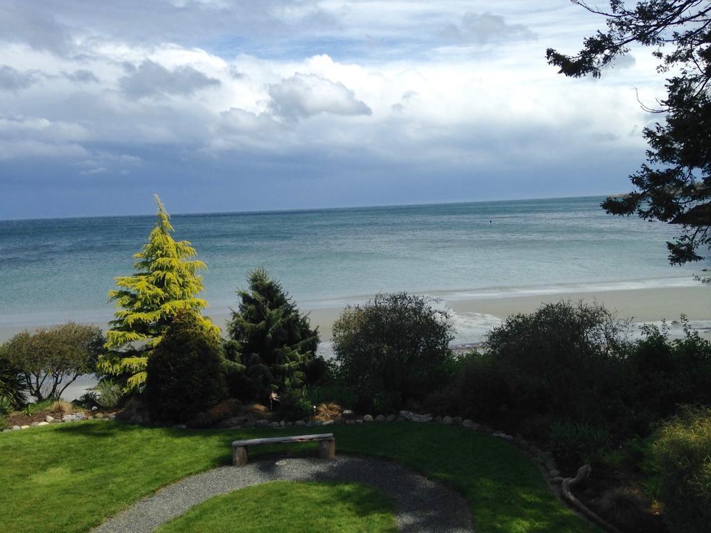 The Lodge At Weir'S Beach Metchosin Екстериор снимка