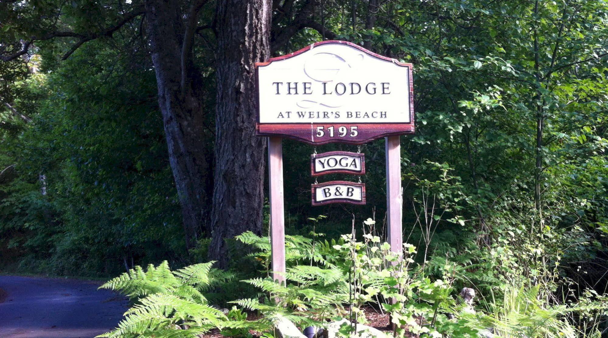 The Lodge At Weir'S Beach Metchosin Екстериор снимка