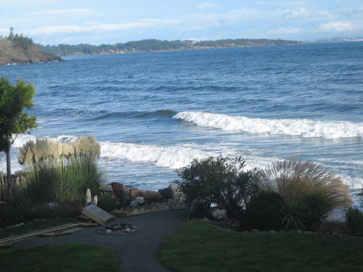 The Lodge At Weir'S Beach Metchosin Екстериор снимка