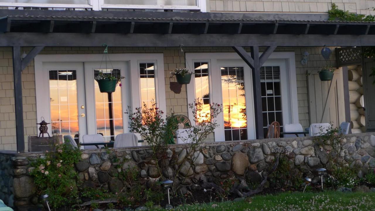 The Lodge At Weir'S Beach Metchosin Екстериор снимка