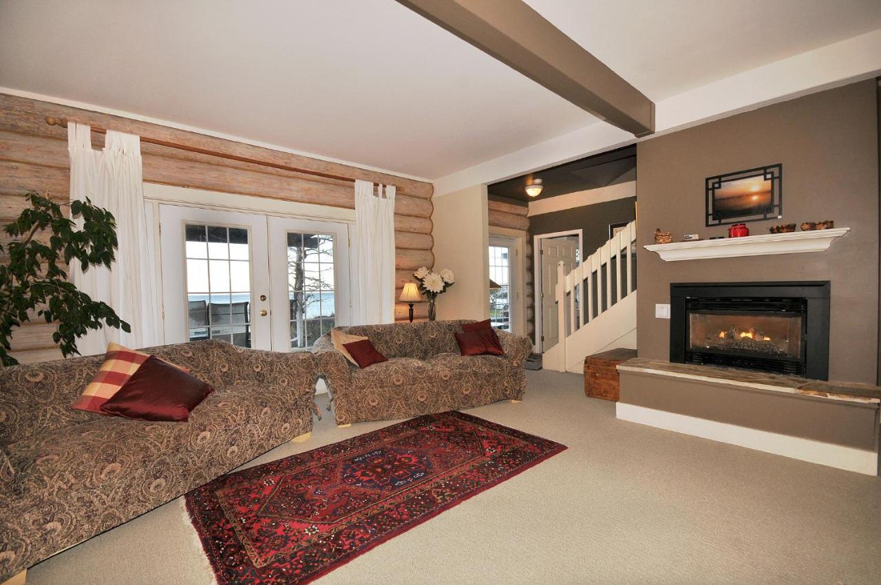The Lodge At Weir'S Beach Metchosin Екстериор снимка